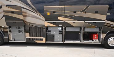 2006 Elegant Lady 7187-B exterior entry side undercarriage outside hot/cold spigot and storage bays of motorcoach