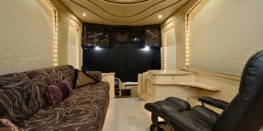 2000 Liberty Coach #5392-B motorcoach interior front look view