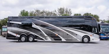 2021 Emerald #M5375 exterior entry side view of coach in lot