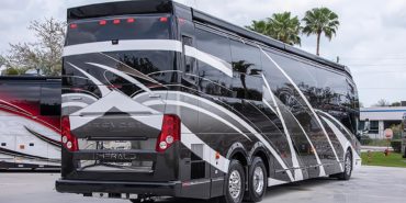 2021 Emerald #M5375 exterior entry side back view of coach in lot